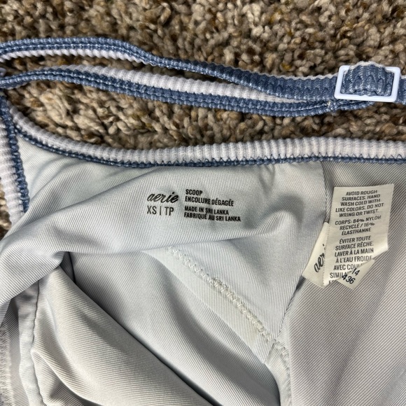 Women’s crop top lot of 3 / Two one size fits‎ all and One XS - Picture 6 of 10